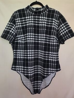 Black & White Houndstooth Plaid Mock Neck Bodysuit